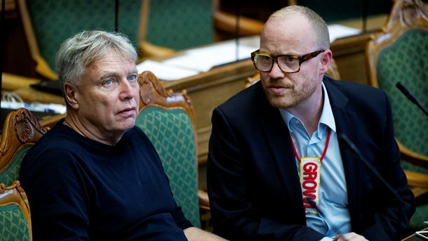 Uffe Elbæk og Rasmus Nordqvist sidder begge i Folketinget for Alternativet. 