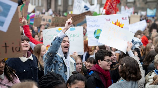 Udfordringerne i en digital verden mod demokratiet er ikke en generation af unge selfietagende superindividualister. Hvis vi begynder med at forstå det, kan det måske blive begyndelsen på en smuk og demokratisk dialog, skriver Søren Schultz Hansen.