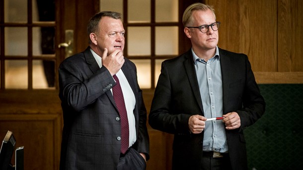 Det fejlslagne kongemord på Lars Løkke Rasmussen i 2014 har skabt splid i Venstre, lyder det fra Carl Holst i  erindringsbogen 