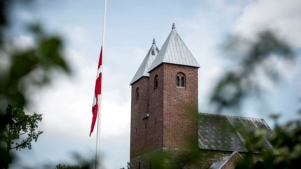 Både religion og politik hører til i det offentlige rum, skriver biskop Peter Skov-Jakobsen.