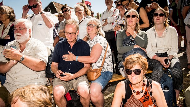 Priserne for at deltage i Folkemødet på Bornholm har fået et ordentligt nøk opad i takt med, at nogle har spottet, at lysten til demokratiske samtaler åbner for forretningsmuligheder, skriver Jane Sandberg. 