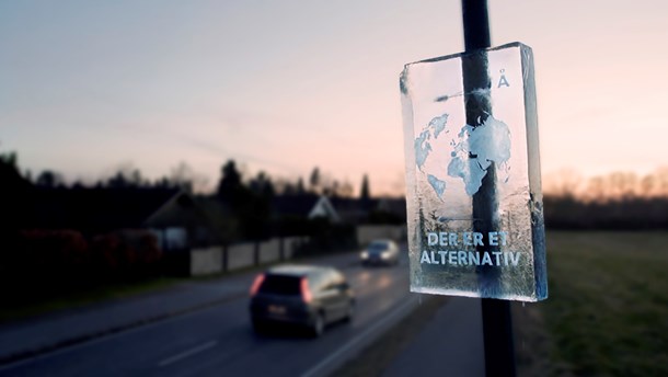 Alternativets valgplakat af is fra i år skal sætte klimaet øverst på dagsordenen og signalere, at der er brug for en hurtig og ambitiøs grøn omstilling.