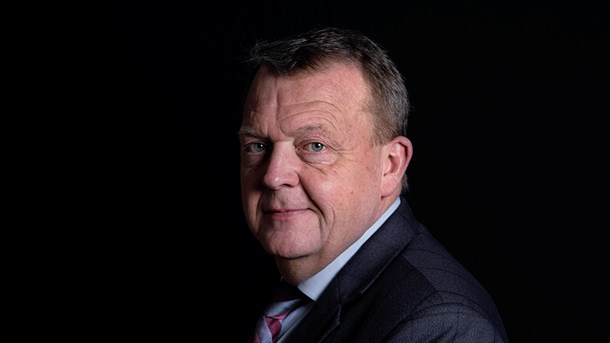 Berørt Løkke præsenterer ny samtalebog, hvor han åbner for en SV-regering 