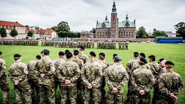 Nye Borgerlige: Værnepligten skal op af mølposen og også gælde for kvinder