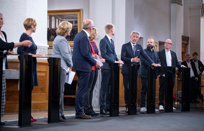 Selfies og håndbajere: Se valgaftenen i billeder