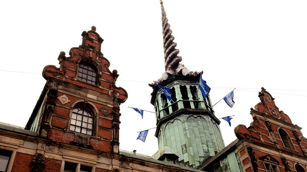 Konservative holdt meget symbolsk valgfest i Børsbygningen, hvor også Dansk Erhverv holder til. Men det danske erhvervsliv havde intet at fejre Grundlovsdag, skriver Nikolaj Saadat.