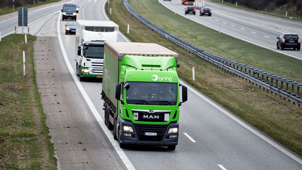 Den nye person på transportministerposten skal arbejde for en brugbar vejpakke i EU, der skal sikre bedre vilkår for lastbilchauffører, mener Erik Østergaard.