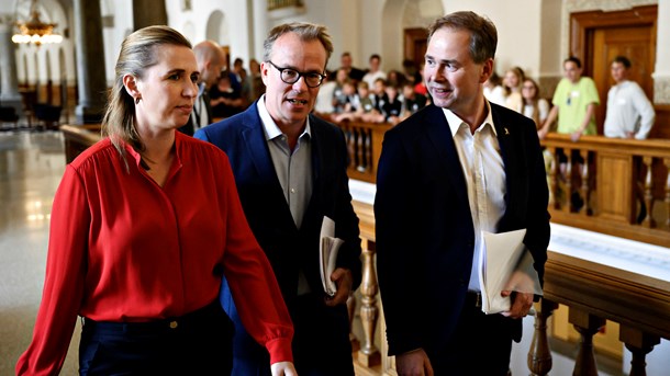 Med Mette Frederiksen som statsminister kan centrale embedsmænd se frem til indførelsen af politiske embedsmænd og en større omkalfatring af de øverste lag i ministerierne, skriver Benny Damsgaard. 