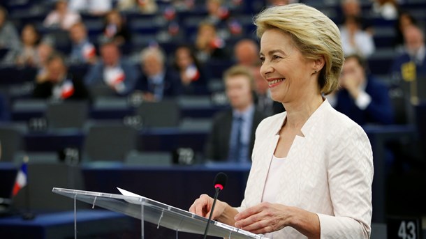 Med 383 stemmer for blev tyske Ursula von der Leyen tirsdag godkendt af Europa-Parlamentet som ny kommissionsformand. 