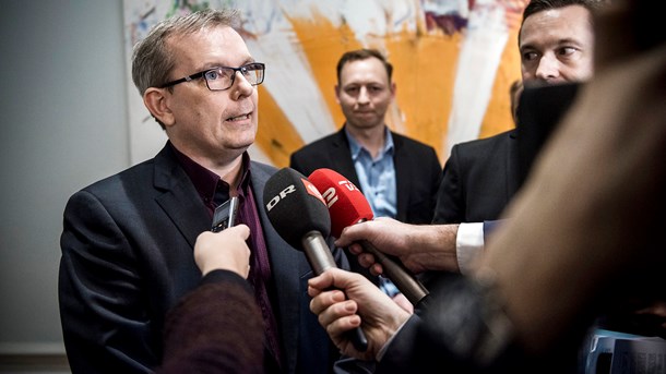 Både Hans Kristian Skibby fra Dansk Folkeparti (til venstre) og socialdemokraten Thomas Jensen (kan lige skimtes til højre) overtager opgaven som transportordfører efter jyden med mange år på posten. 