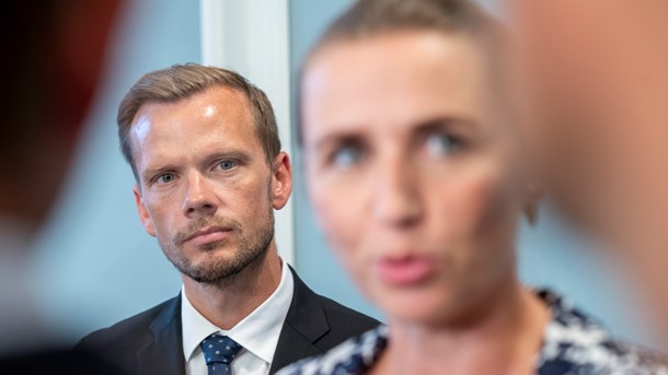 Vi har desværre set eksempler på udenlandske chauffører, som har kørt her i landet til alt for lave lønninger, siger beskæftigelsesminister Peter Hummelgaard (S).