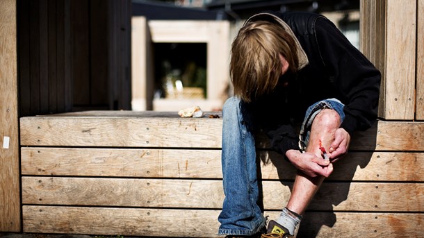 Psykisk sygdom kombineret med misbrug forekommer hos op til 50 procent af dem, der behandles på de psykiatriske afdelinger, skriver fire lægeformænd.