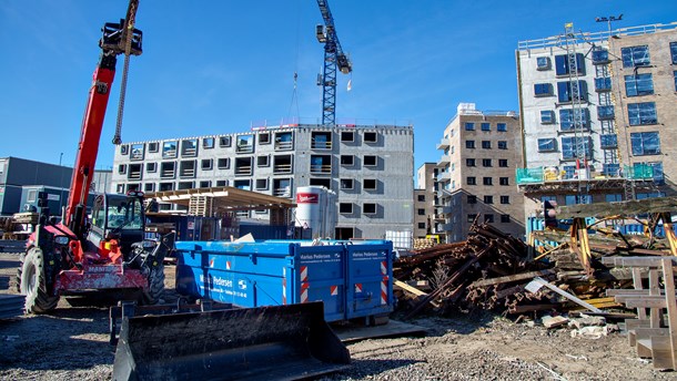 Der er et enormt potentiale for grøn omstilling i boligbranchen, så boligministeren må oppe sine ambitioner, skriver Stine Helles (ALT).