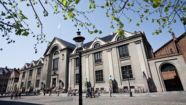 Humaniora og samfundsfaglige universitetsuddannelser risikerer at skulle spare 290 millioner kroner, hvis der ikke findes nye penge under finanslovsforhandlingerne.