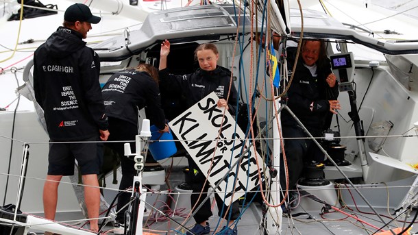 Klimabenægtere griner af, at sømænd, som har sejlet med Greta Thunberg over Atlanten i en lystbåd, flyver tilbage til Europa. Benægterne må tage sig sammen, mener David Trads.