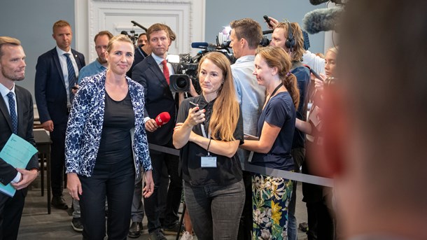 Mette Frederiksen forankrer selvstyrereform i Statsministeriet