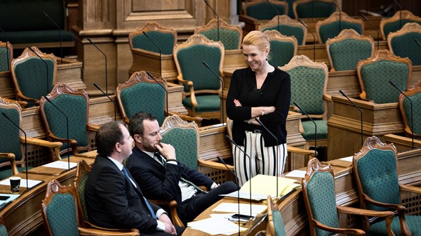 Jakob Ellemann-Jensen kan charmere sig ud af rigtig mange situationer. Men bygge bro mellem det nationale og det internationale Venstre bliver mere end svært, skriver Paula Larrain.