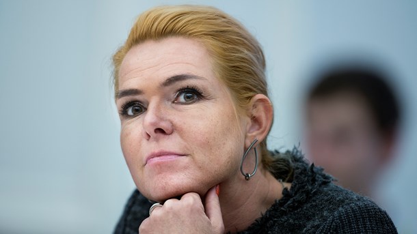 Inger Støjbergs ageren i sagen om den ulovlige adskillelse af unge asylpar skal undersøges, mener regeringens støttepartier. 