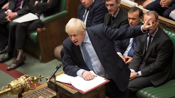 Den britiske premierminister Boris Johnson forsøger at få det britiske parlament til at tillade udskrivelsen af et nyvalg, der skal afholdes 15. oktober.