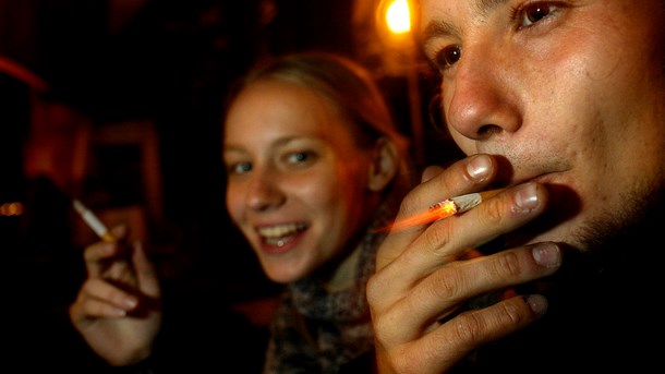 Støttepartier vil presse regeringen på cigaretpriser