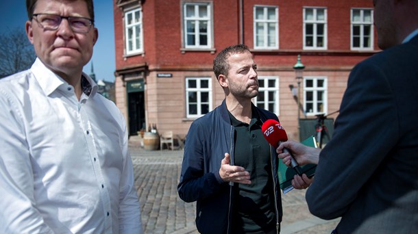 Det er satspuljepartierne, og ikke regeringen, som har hånd- og halsret over den tilbageværende satspulje, mener den radikale socialordfører, Rasmus Helveg Petersen (tv.).