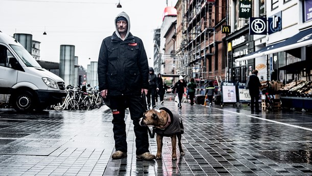 Mange hjemløse oplever i dag, at folk går forbi dem uden at stoppe op og spekulere over deres skæbne. Hjemløshed er ganske enkelt blevet hverdag, skriver syv aktører.