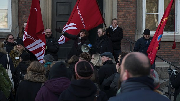 Bibliotekarforbundet mødte op til demonstration side om side med bl.a. Dansk Magisterforening foran Finansministeriets trappe til OK18-demonstration sidste år.