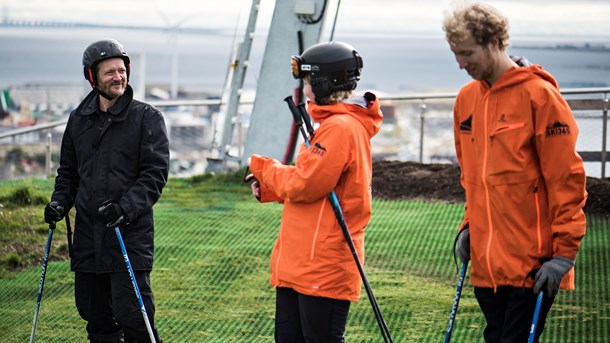 Skibakken oven på Amager Ressourcecenter har fået navnet Copenhill. Bakken åbnede officielt 4. oktober 2019.