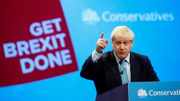 Johnson risikerer at blive retsforfulgt, hvis han går uden om parlamentet. Meget tyder derfor på, at han snart må sluge en stor kamel og bede om en udsættelse, skriver Tænketanken Europa.