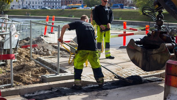 Asfaltindustrien tåler ikke de nuværende besparelser, mener Tom Brandt og Anders Hundahl.