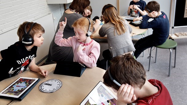 Vi er nødt til at uddanne befolkningen – fra småbørn til pensionister – i at forstå og agere i de digitale teknologier, skriver en række aktører. (Foto: Niels Ahlmann Olesen/Ritzau Scanpix)