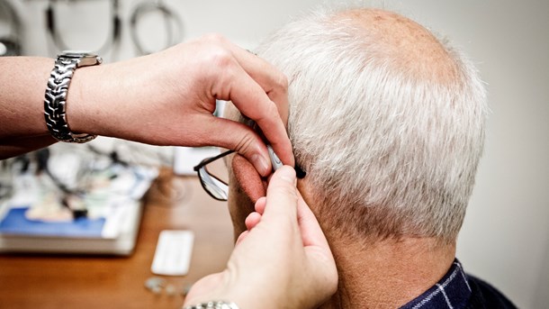 Det giver ikke mening, at man lader højtspecialiserede hospitalsafdelinger og privatpraktiserende speciallæger behandle ukomplicerede, aldersrelaterede høretab, mener formand. (Foto: Malte Kristiansen/Ritzau Scanpix)