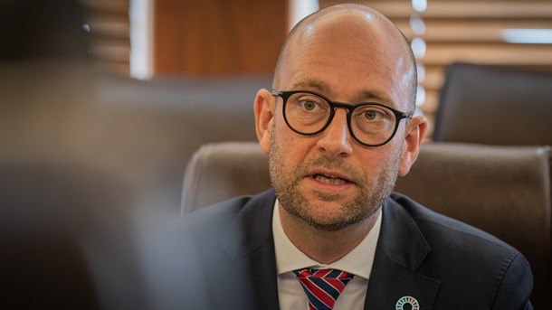 Kulturminister Rasmus Prehn (S) vil ikke selv gå ind i sagen om lukningen af Radio24syv. 