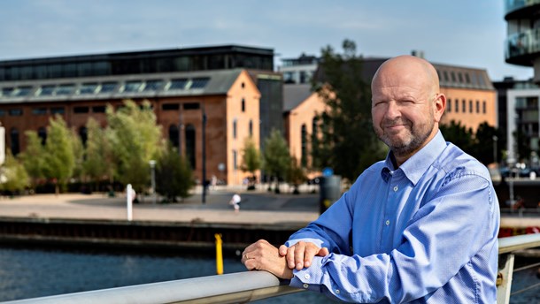 Den kommende leder af
Dataanalytisk Center skal sikre, at centeret arbejder sammen med andre
forskningsinstitutioner og Nationalt Genom Center, fortæller
Lægemiddelstyrelsens direktør, Thomas Senderovitz.