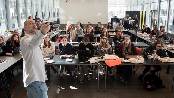 Flere har sat spørgsmålstegn ved danske universiteters uafhængighed over for fondenes stigende krav og bevillinger, mener Markus Bjørn Kraft.