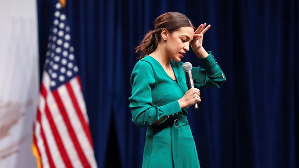 Måske kan vi lade os inspirere af USA, hvor Alexandria Ocasio-Cortez står bag Green New Deal, skriver Carolina Magdalene Maier.