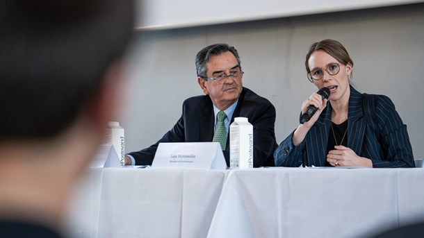 Det var en tætpakket festsal i Kunstakademiet ved Kongens Nytorv, som lagde rammerne for præsentationen af OECD's evaluering.