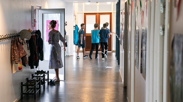 De knappe ressourcer på kommunernes skolebudgetter er noget, som forældrene og familierne mærker på egen krop, skriver Anders Bondo Christensen og Rasmus Edelberg. (Foto: Niels Christian Vilmann/Ritzau Scanpix)