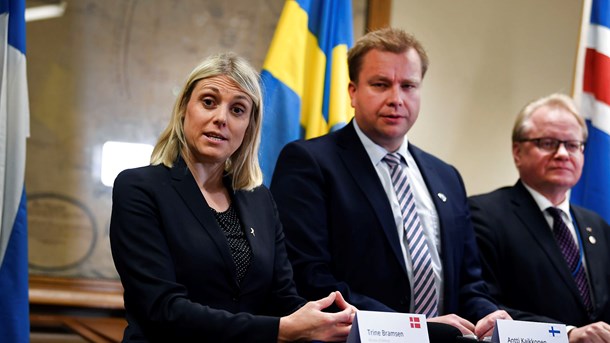 Forsvarsminister Trine Bramsen (S) mødtes tirsdag med sine nordiske kolleger. Her er hun med den finske forsvarsminister Antti Kaikkonen og Sveriges Peter Hultqvist.