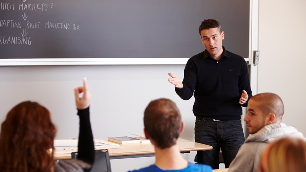 Danske Gymnasiers ønske om at udbyde hhx og htx får en lunken modtagelse på Christiansborg.