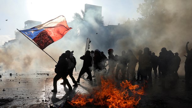 Chile har fået ry for at være en verdensmålsduks, selvom folk, der går på gaden i disse dage, ikke kan genkende den fortælling.