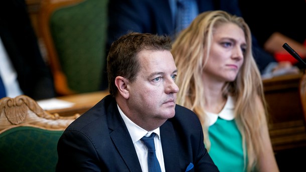 Mette Frederiksen (S) gør sig hovedansvarlig
for, at vi ikke får taget et opgør med det, der skader Danmarks
sikkerhedsinteresser, mener Jens Rohde (R)