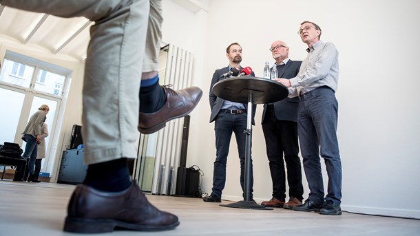 Anders Bondo, Jacob Bundsgaard (S) og Per B. Christensen, da kommissionen blev præsenteret i 2018.