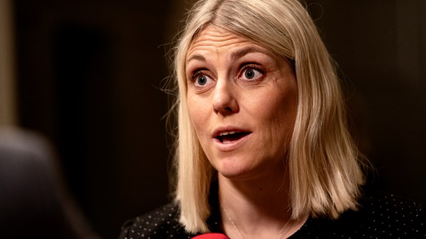 Det store spørgsmål er, om forsvarsminister Trine Bramsen (S) er villig til at gå skridtet videre og gennemføre en adskillelse af politik og faglighed, mener Klaus Kroll.