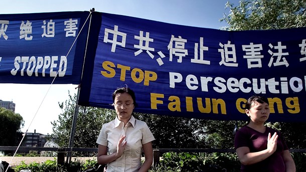 Foto: Billede fra demonstration mod kinesisk rigsadvokats forfølgelse af Falun Gong. 