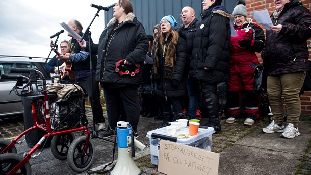 Der er så meget, der tyder på, at vi ikke kan hjælpe enkeltindivider gennem institutionaliseret tænkning, skriver Esben Tullberg. 