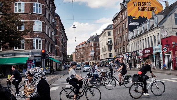 Nørrebrogade er blevet delvist bilfri. Nu cykler cirka 40.000 cyklister dagligt op og ned ad den københavnske hovedfærdselsåre, pointerer en række trafikaktører.