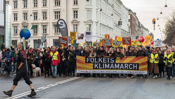 Den nye klimalovs brede politiske opbakning er en sejr for de titusinder af unge i landet, der har holdt skolestrejker og klimamarcher, mener Broen til Fremtiden.