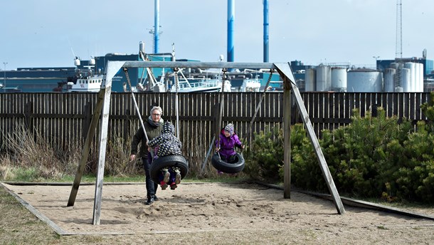 Der skal skabes flere præstationsfrie rum for børn og unge, og derfor skal det være lige så vigtigt at arbejde med mobbefri skole som at lære matematik, skriver BUPL's formand.