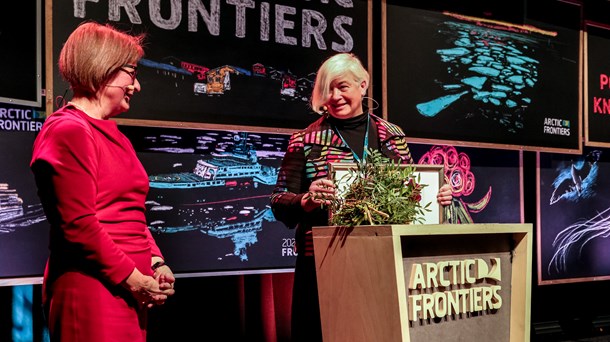 Dorthe Dahl-Jensen modtager Mohnprisen på den årlige Arctic Frontiers-konference i Tromsø i Norge. 